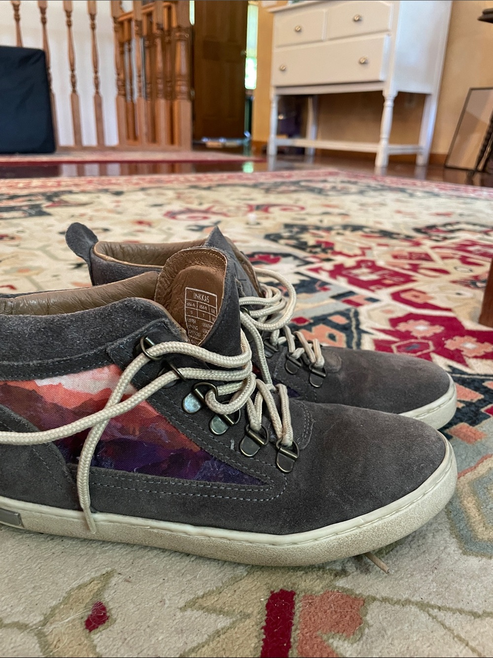 Inkkas woman’s shoes with mountain design
